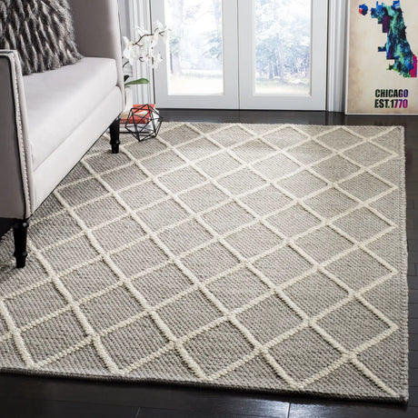 Safavieh Natura 4'-0" x 6'-0" Rug in Grey