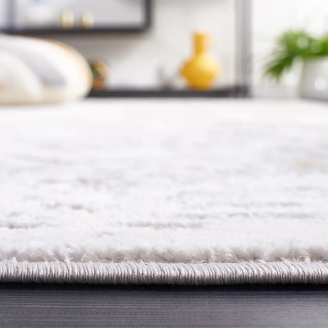 Safavieh Palma 4'-0" x 6'-0" Rug in Beige / Light Grey