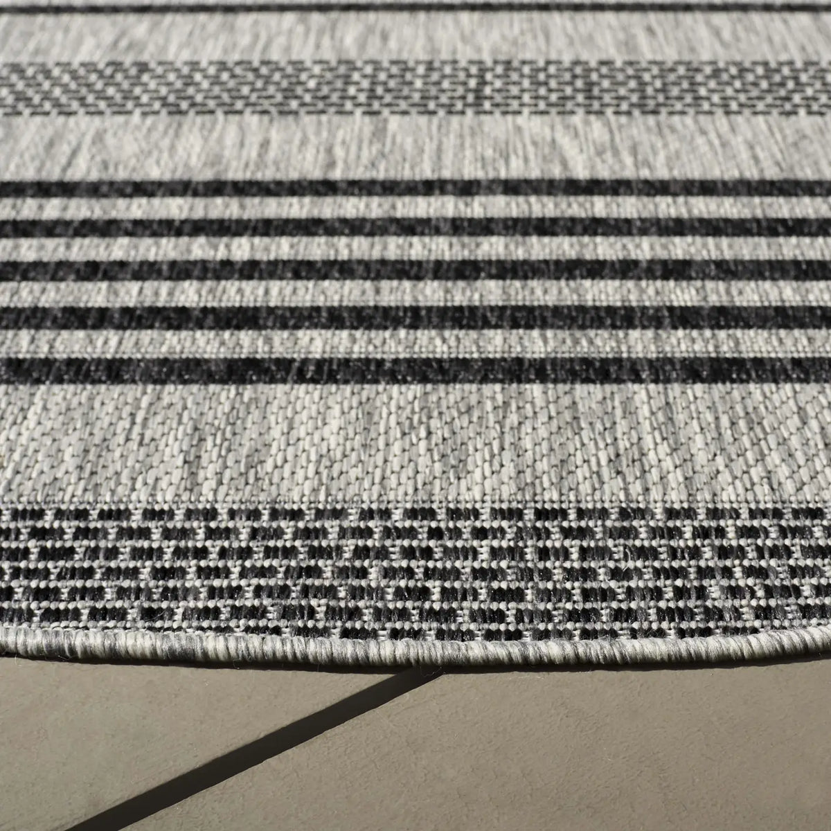 Safavieh Beach House 6'-7" x 6'-7" Rug in Grey / Charcoal