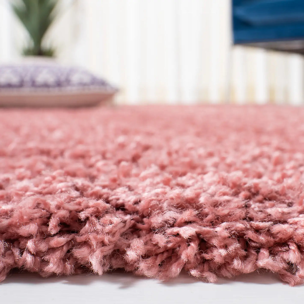 Safavieh Venus Shag 500 4'-0" x 6'-0" Rug in Pink