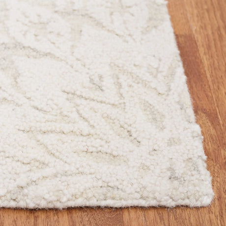 Safavieh Blossom 4'-0" x 6'-0" Rug in Ivory / Grey