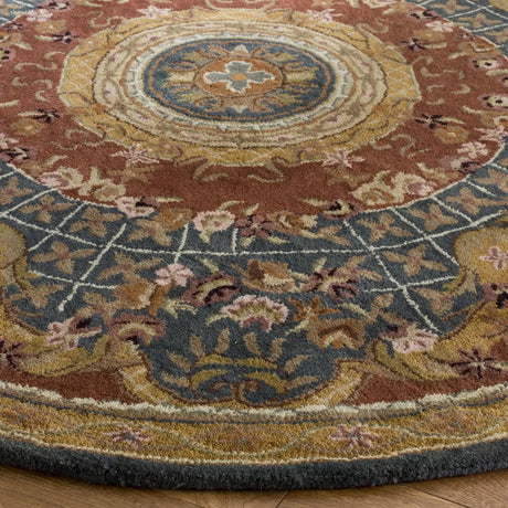 Safavieh Classic 6'-0" x 6'-0" Rug in Assorted