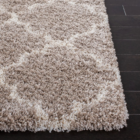 Safavieh Hudson Shag 4'-0" x 6'-0" Rug in Beige / Ivory
