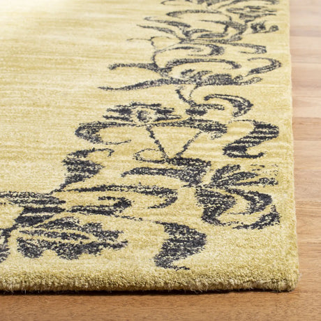 Safavieh Soho 3'-6" x 5'-6" Rug in Gold / Black