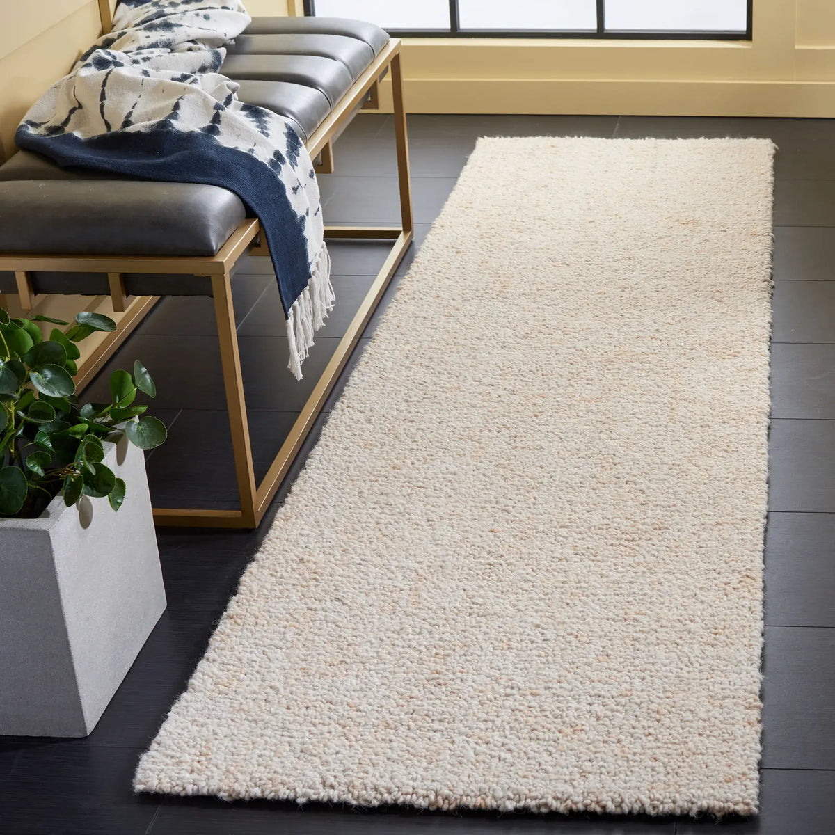 Safavieh Abstract 2'-3" x 8'-0" Rug in Ivory / Beige