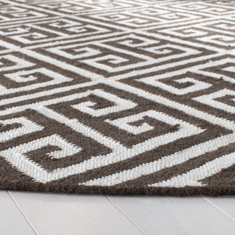Safavieh Dhurries 7'-0" x 7'-0" Rug in Brown / Ivory