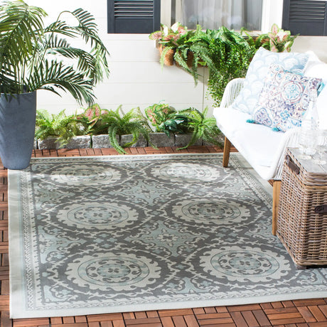 Safavieh Courtyard 4'-0" x 5'-7" Rug in Light Grey / Anthracite