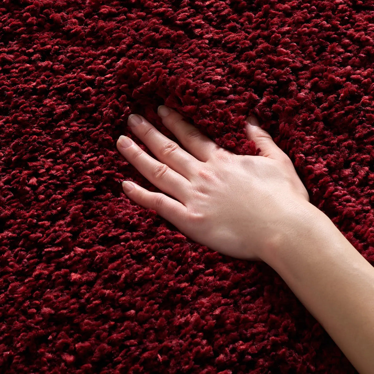 Safavieh Shag 4'-0" x 6'-0" Rug in Maroon