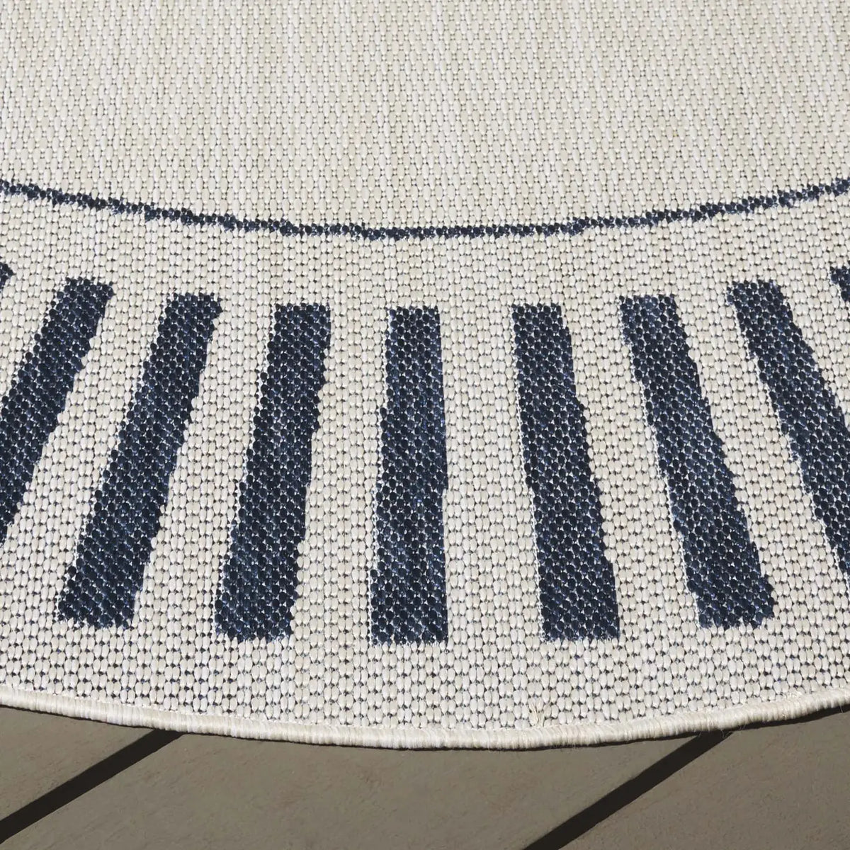 Safavieh Beach House 6'-7" x 6'-7" Rug in Ivory / Navy