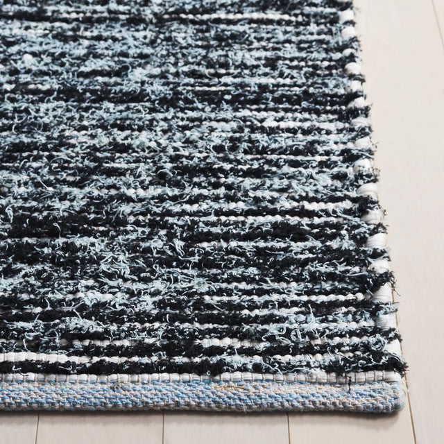 Safavieh Cape Cod 4'-0" x 6'-0" Rug in Light Blue / Black