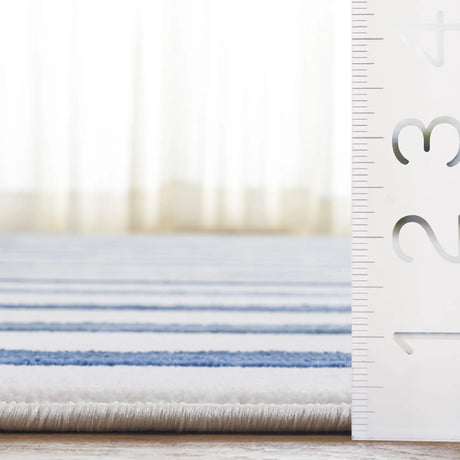 Safavieh Groove 4'-0" x 6'-0" Rug in Ivory / Blue