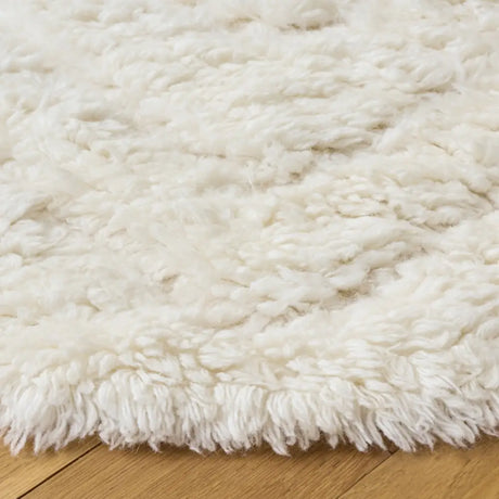 Safavieh Casablanca 7'-0" x 7'-0" Rug in Ivory