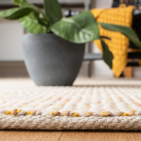 Safavieh Vermont 4'-0" x 6'-0" Rug in Ivory / Gold