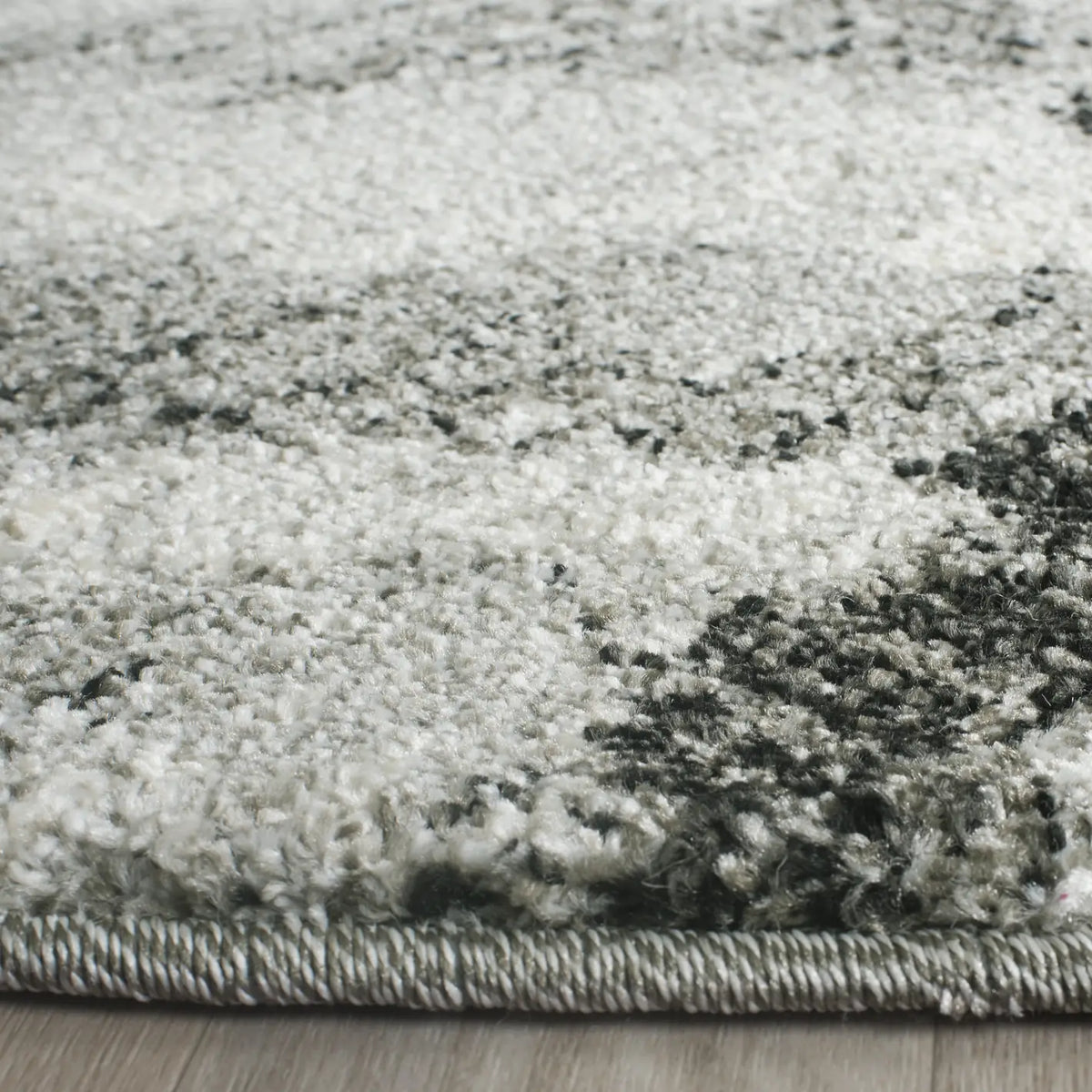 Safavieh Retro 6'-0" x 6'-0" Rug in Light Grey / Black