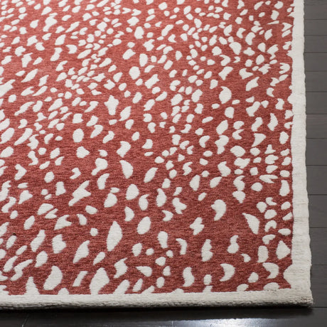 Safavieh Marbella 5'-0" x 8'-0" Rug in Red / Ivory