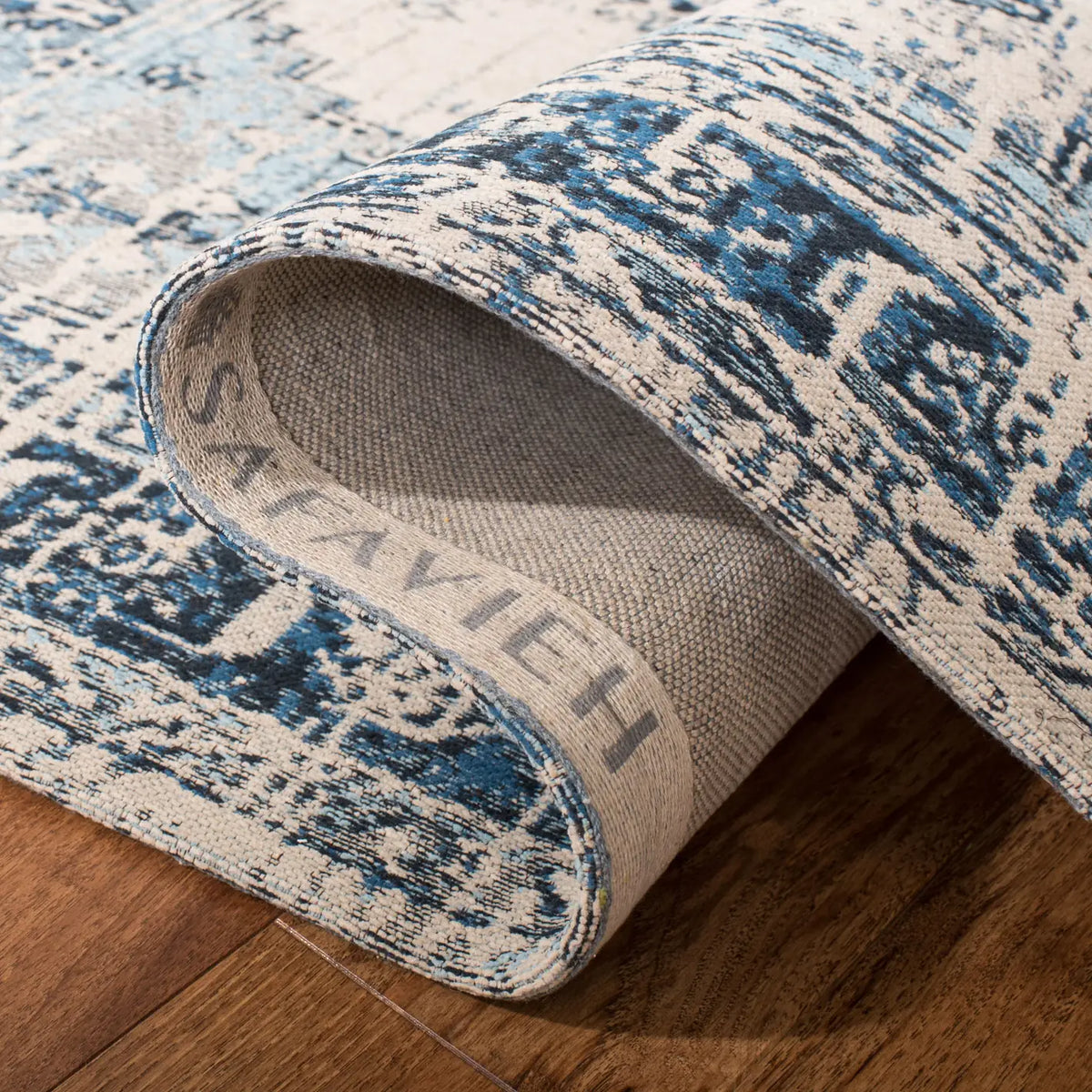 Safavieh Classic Vintage 5'-0" x 8'-0" Rug in Blue