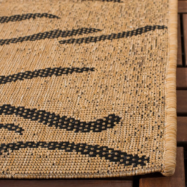 Safavieh Courtyard 4'-0" x 5'-7" Rug in Gold / Natural