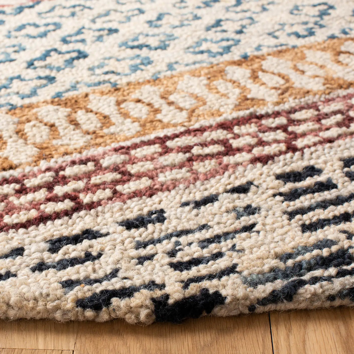 Safavieh Capri 5'-0" x 5'-0" Rug in Ivory / Charcoal