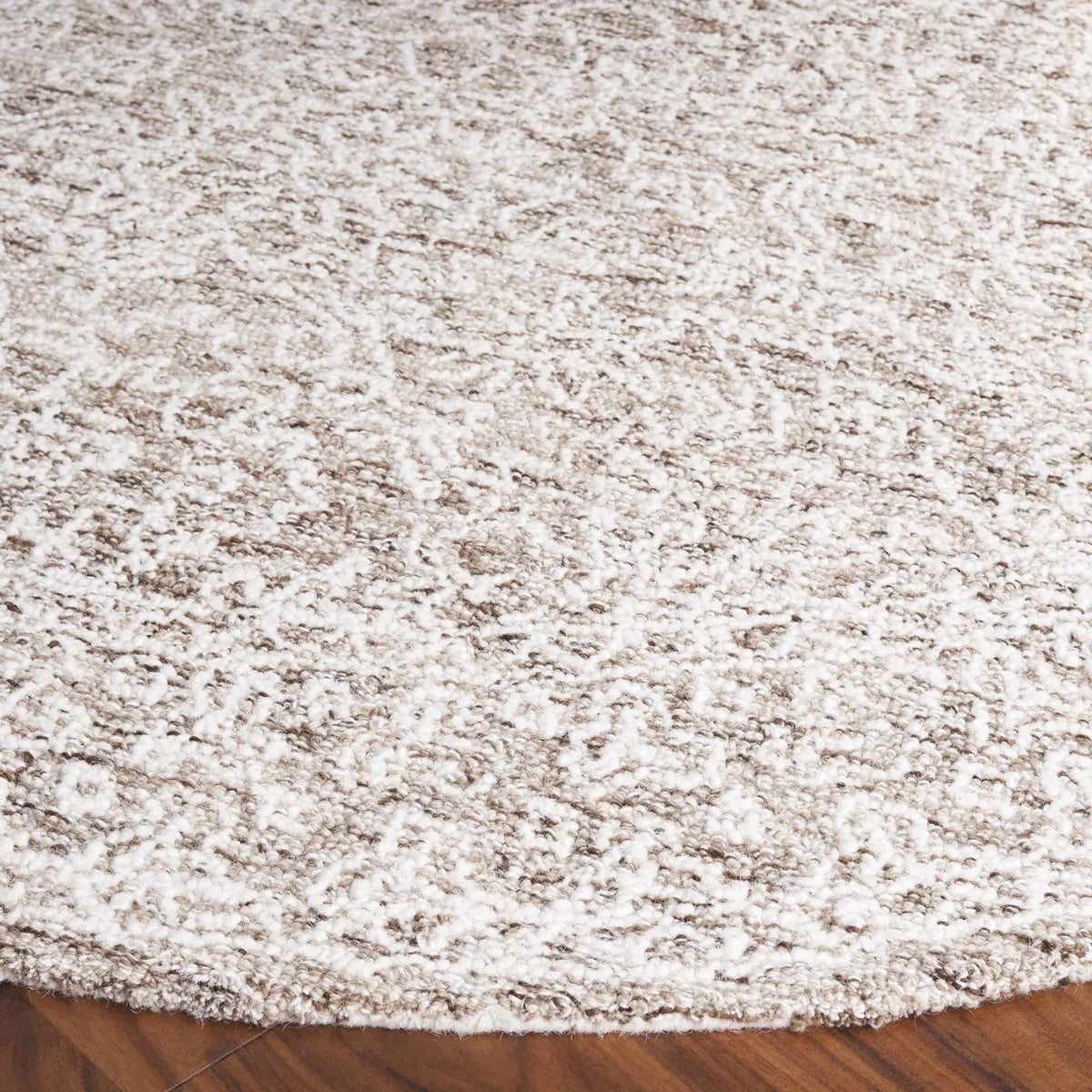 Safavieh Ebony 6'-0" x 6'-0" Rug in Brown / Ivory