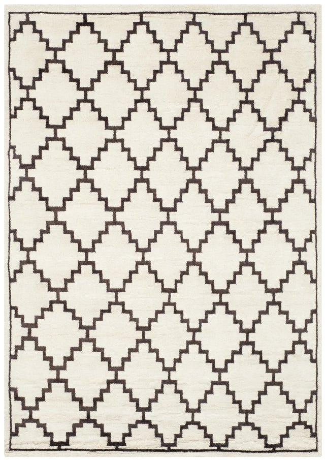 Safavieh Mosaic 4'-0" x 6'-0" Rug in Beige / Charcoal