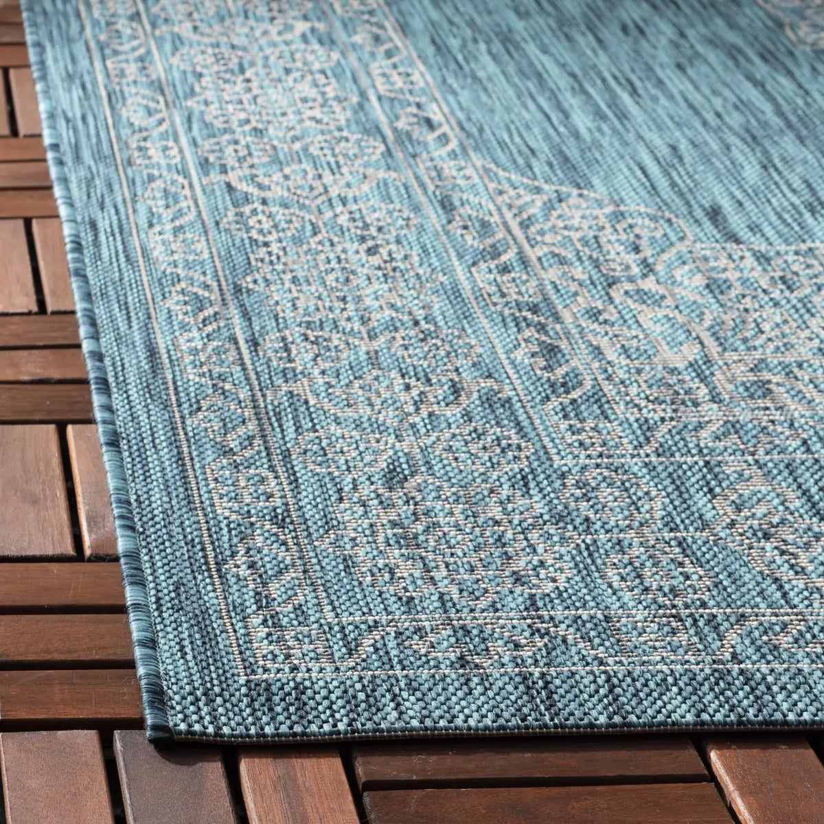 Safavieh Courtyard 4'-0" x 5'-7" Rug in Teal / Ivory