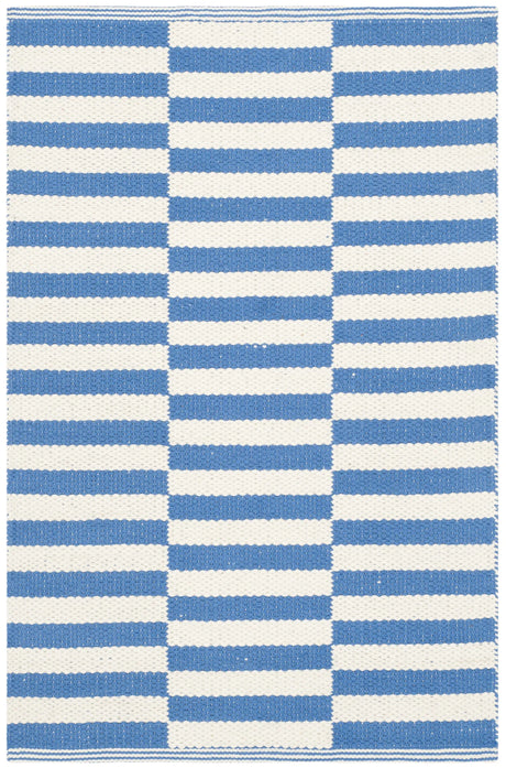 Safavieh Montauk 2'-6" x 4'-0" Rug in Ivory / Blue
