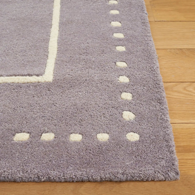 Safavieh Bella 5'-0" x 8'-0" Rug in Silver / Ivory