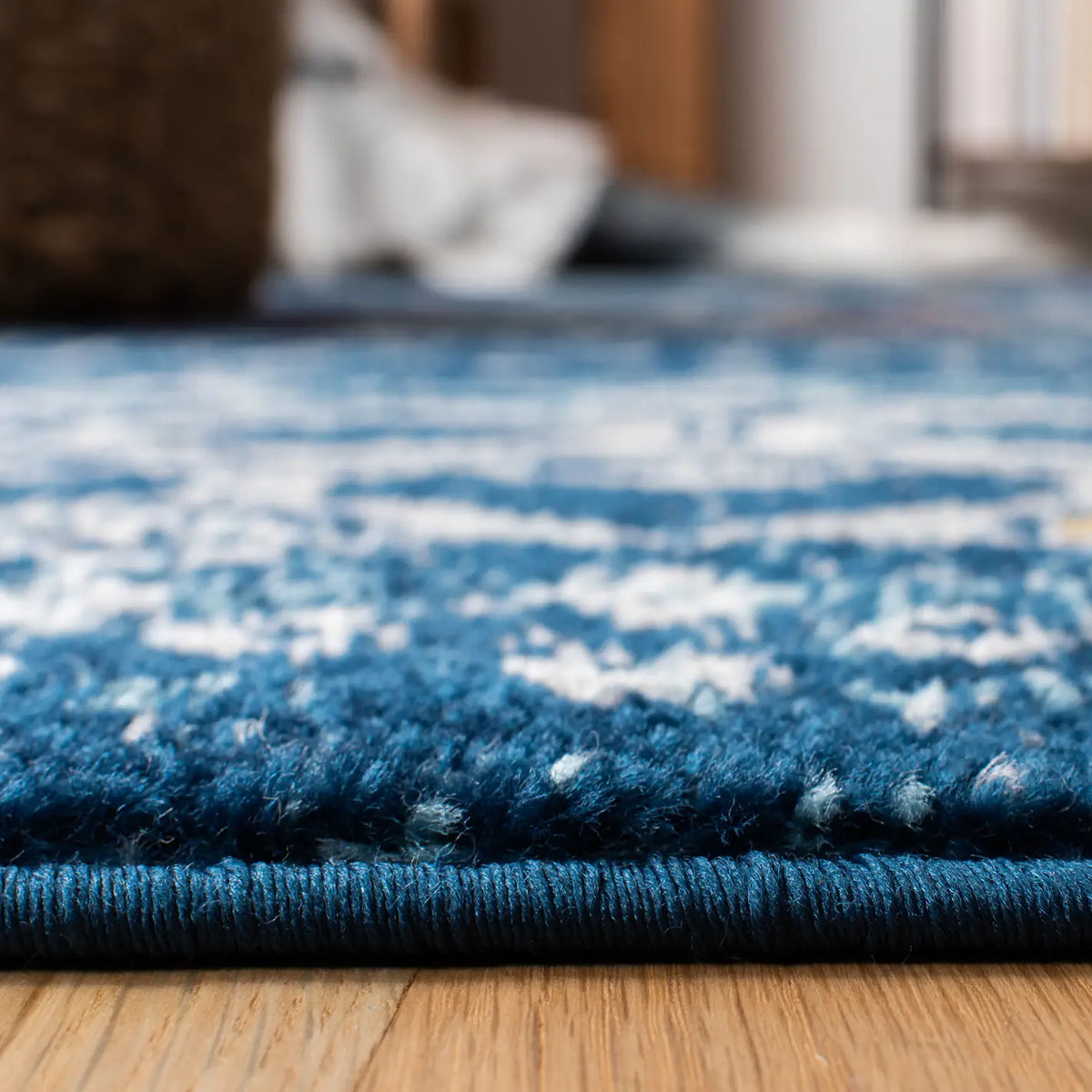 Safavieh Amsterdam 4'-0" x 6'-0" Rug in Navy / Turquoise