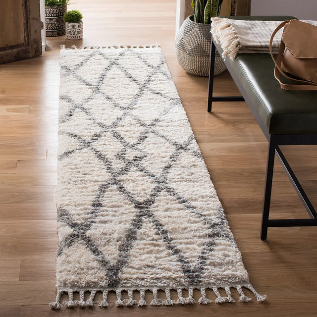 Safavieh Berber Fringe Shag 2'-0" x 8'-0" Rug in Creme / Black