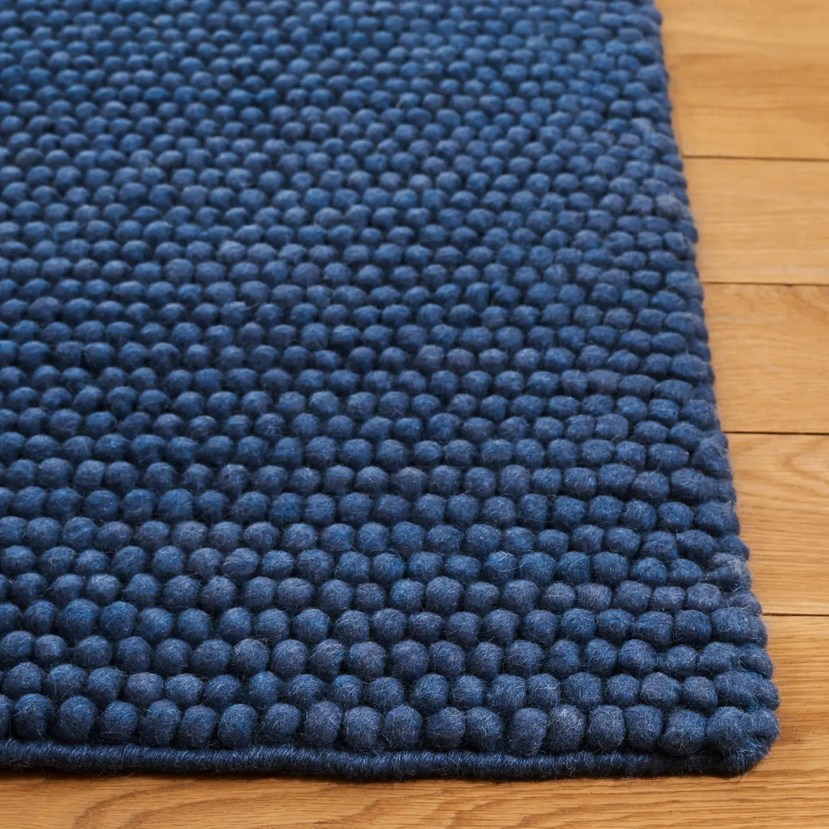 Safavieh Natura 4'-0" x 6'-0" Rug in Navy / Blue