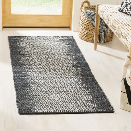 Safavieh Vintage Leather 2'-3" x 6'-0" Rug in Grey / Cream