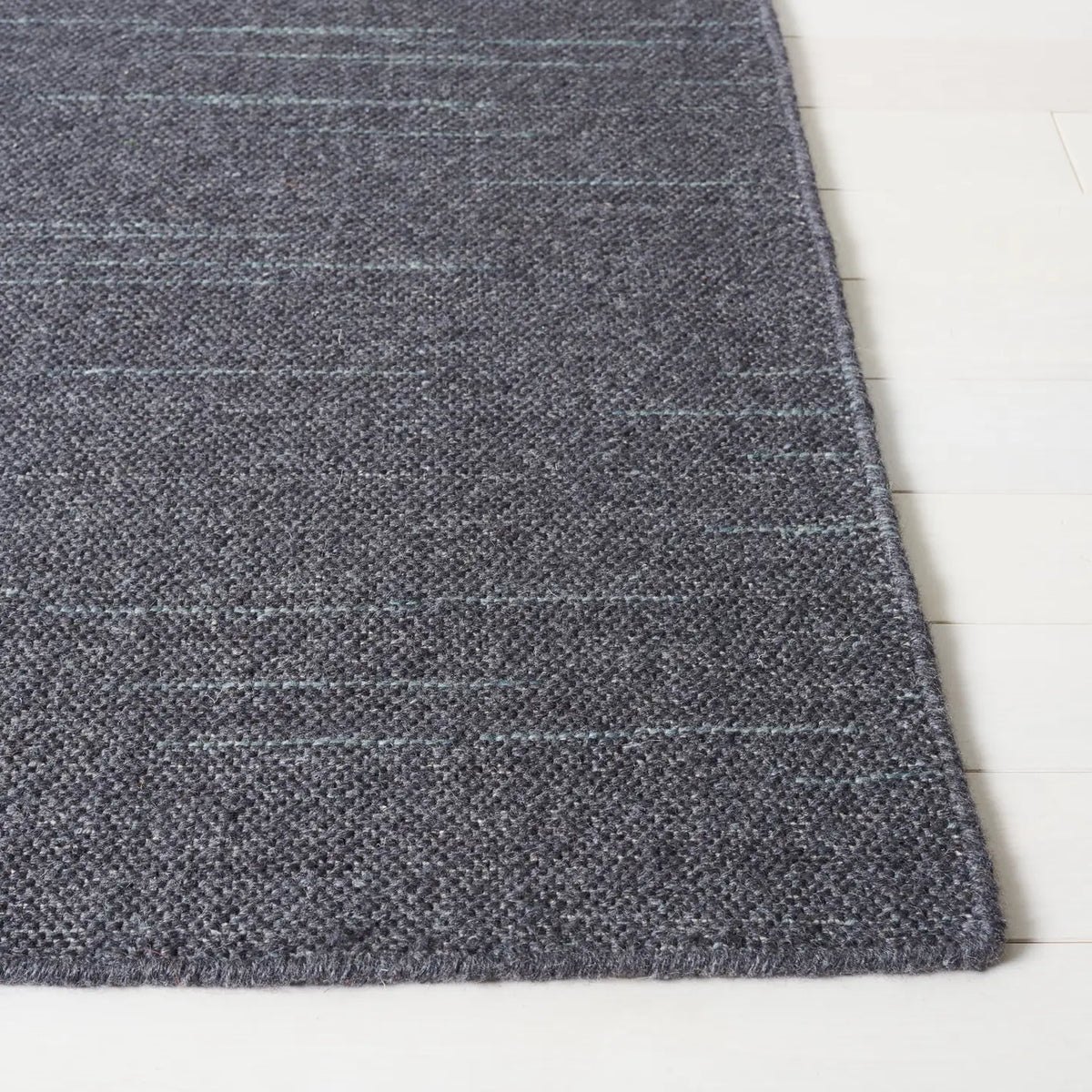 Safavieh Kilim 4'-0" x 6'-0" Rug in Dark Grey