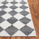 Safavieh Ebony 4'-0" x 6'-0" Rug in Black / Ivory