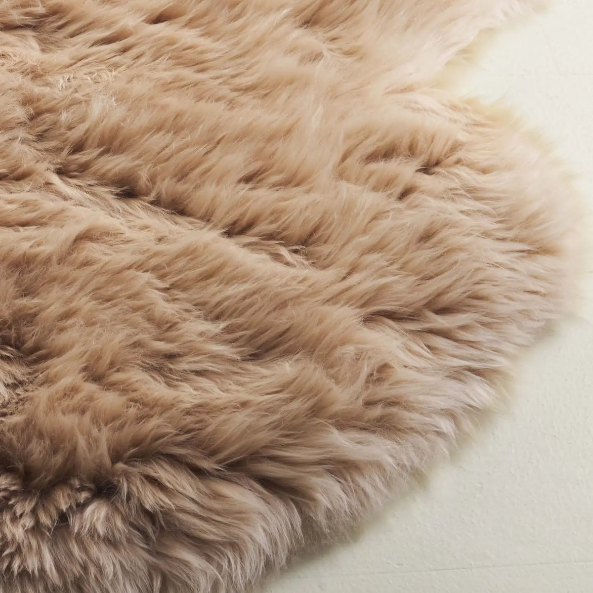 Safavieh Sheep Skin 5'-5" x 7'-7" Rug in Natural Beige