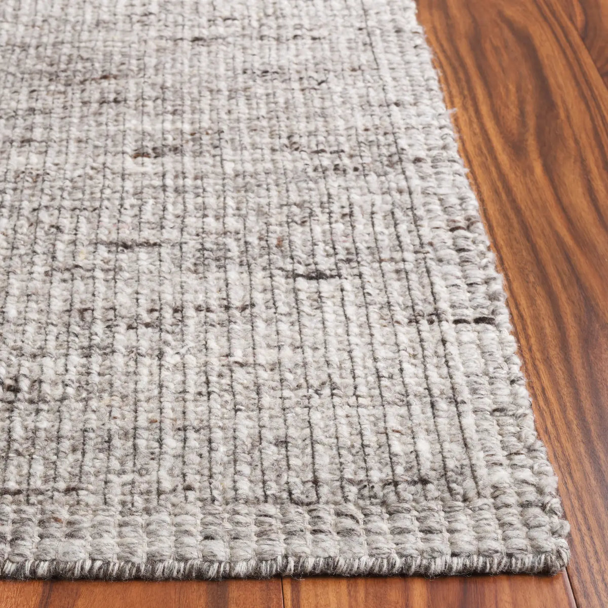 Safavieh Mirage 4'-0" x 6'-0" Rug in Taupe / Brown