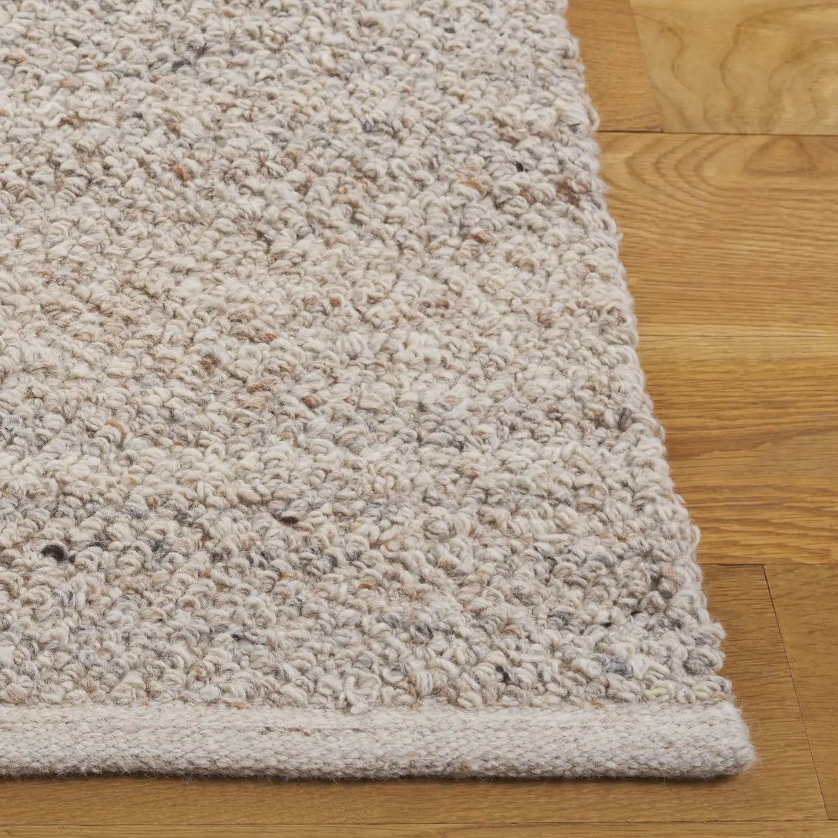 Safavieh Natura 4'-0" x 6'-0" Rug in Beige