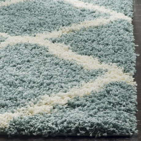 Safavieh Sgd-Dallas Shag 4'-0" x 6'-0" Rug in Seafoam / Ivory
