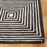 Safavieh Metro 4'-0" x 6'-0" Rug in Black / Beige