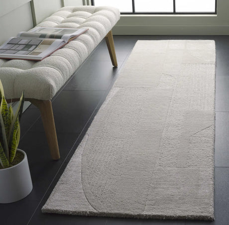 Safavieh Fifth Avenue 2'-3" x 8'-0" Rug in Grey
