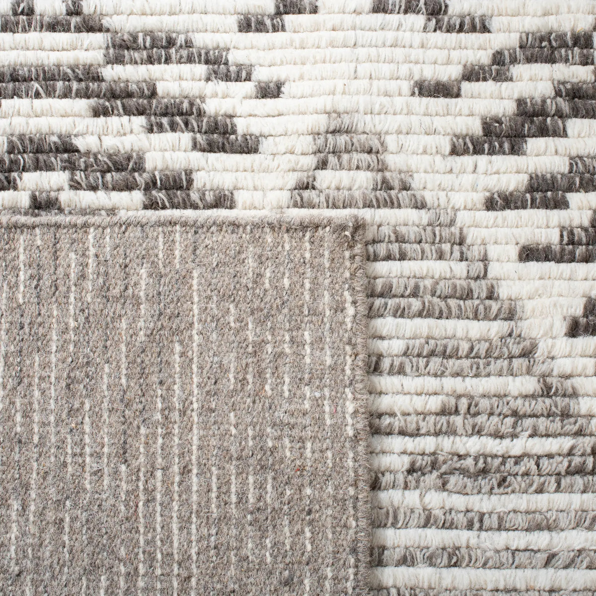 Safavieh Kenya 6'-0" x 9'-0" Rug in Grey / Ivory