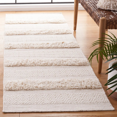 Safavieh Vermont 2'-3" x 8'-0" Rug in Ivory / Beige
