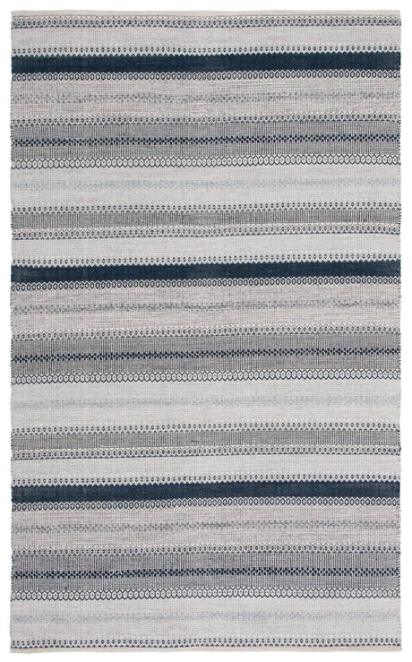 Safavieh Montauk 4'-0" x 6'-0" Rug in Grey / Black