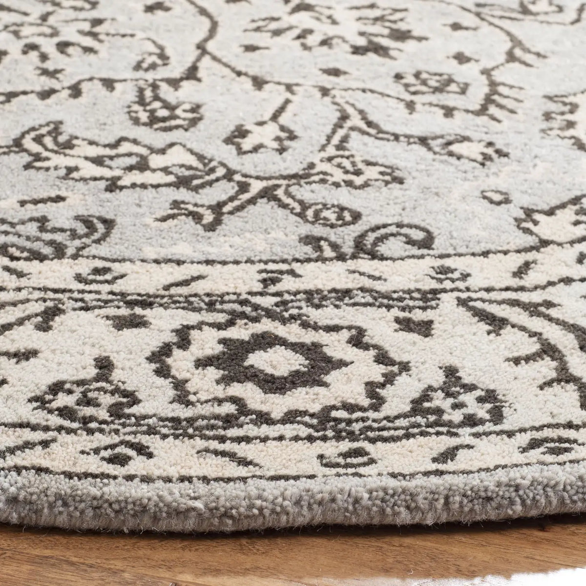 Safavieh Antiquity 6'-0" x 6'-0" Rug in Grey / Beige