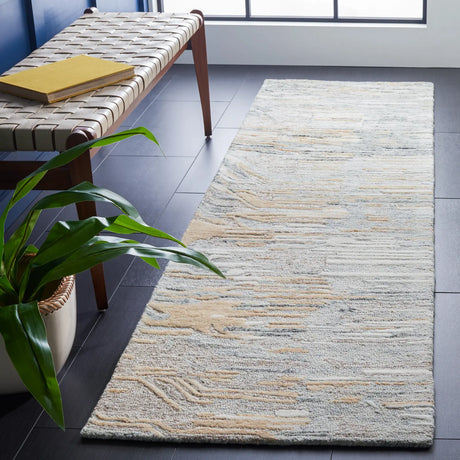 Safavieh Metro 2'-3" x 8'-0" Rug in Natural / Gold