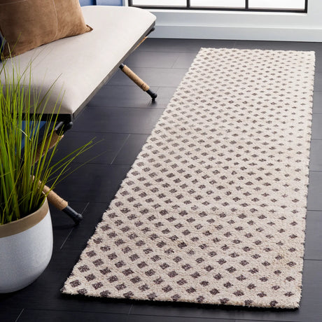 Safavieh Classic Vintage 2'-3" x 8'-0" Rug in Natural / Ivory