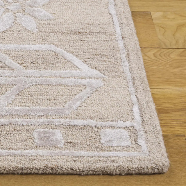 Safavieh Soho 4'-0" x 6'-0" Rug in Beige / Ivory
