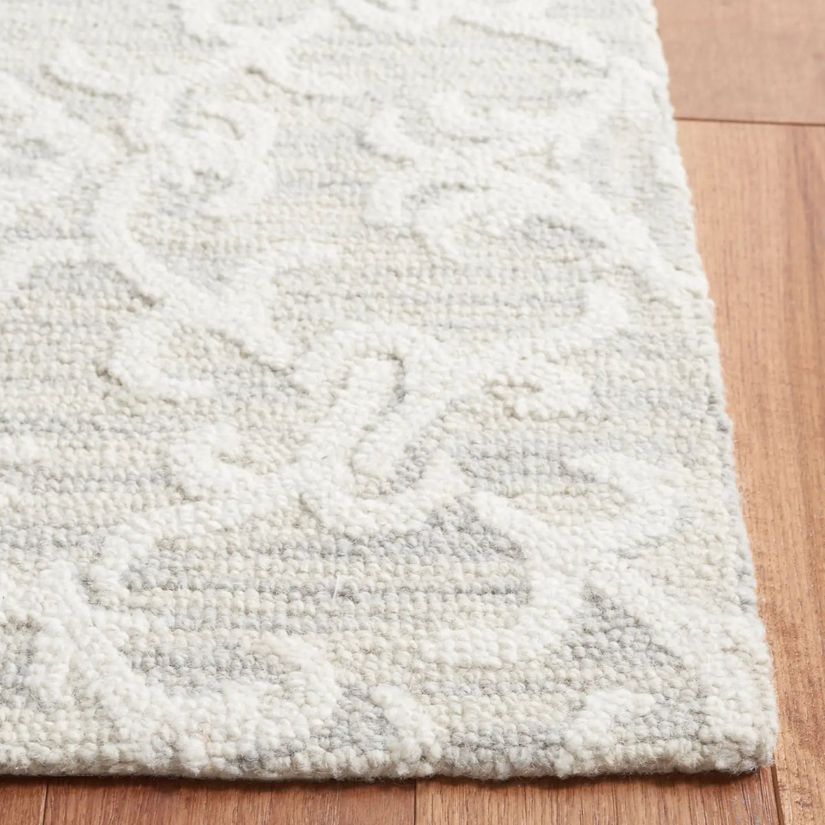 Safavieh Blossom 5'-0" x 8'-0" Rug in Grey / Ivory