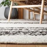 Safavieh Natura 4'-0" x 6'-0" Rug in Black / Ivory