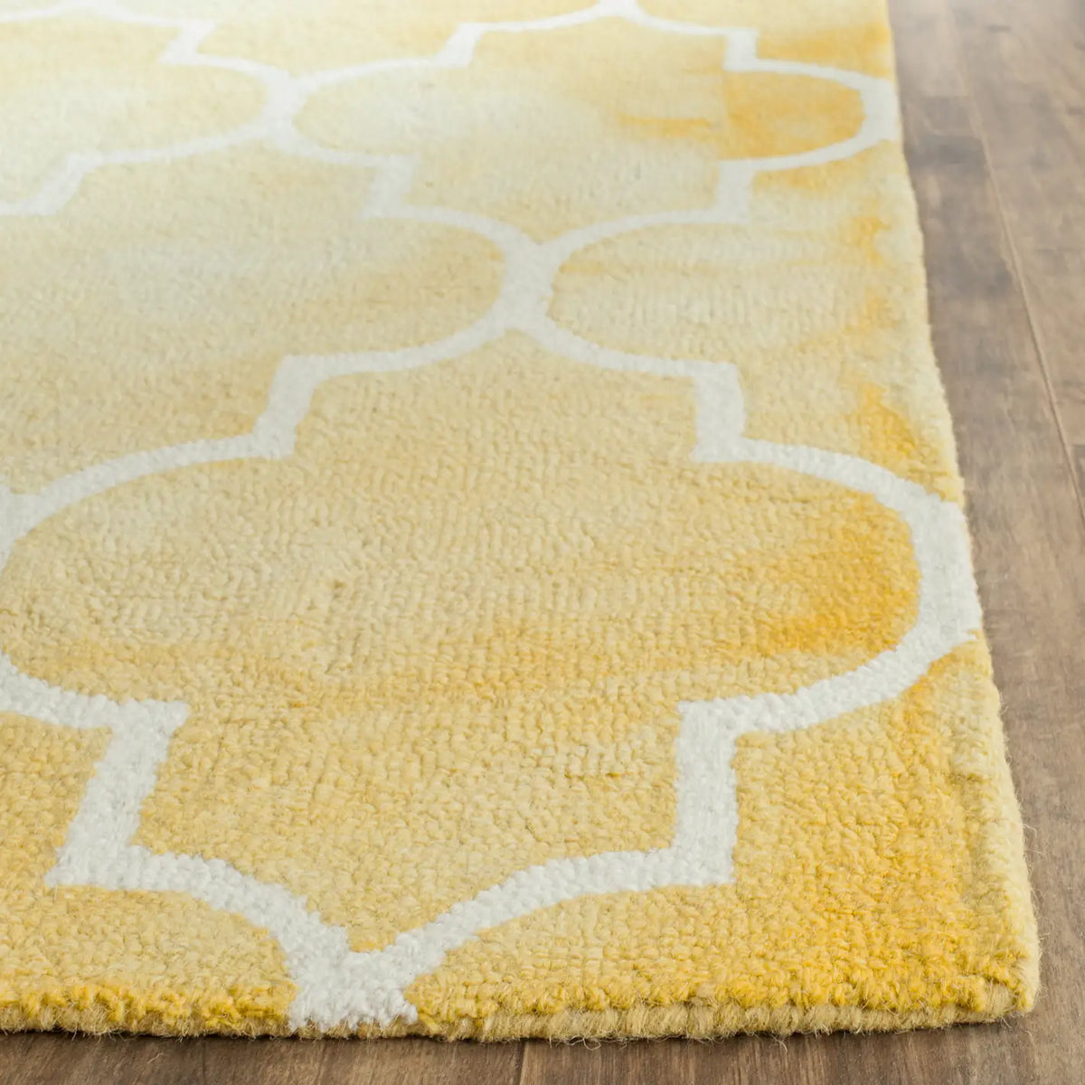 Safavieh Dip Dye 4'-0" x 6'-0" Rug in Gold / Ivory