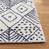 Safavieh Casablanca 4'-0" x 6'-0" Rug in Ivory / Blue